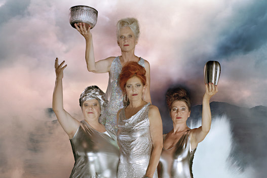 Les Reines Prochaines (CH) - Fremde Torten im falschen Paradies